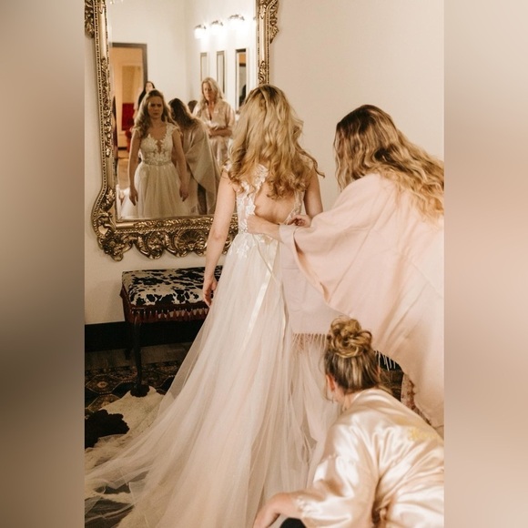 GALINA SIGNATURE
illusion plunge lace appliqued wedding dress​​​ - Picture 8 of 8